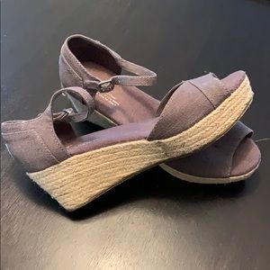 Tom’s Ash Linen Platform Wedge